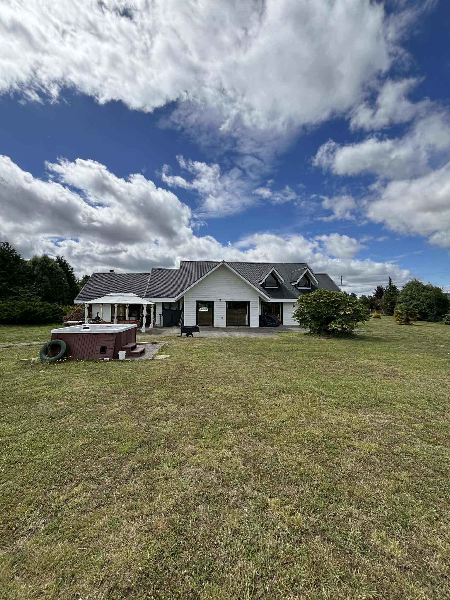 Gran casa en parcela en condominio privado a 4 km de Osorno hacia Puerto Octay - Vista 1